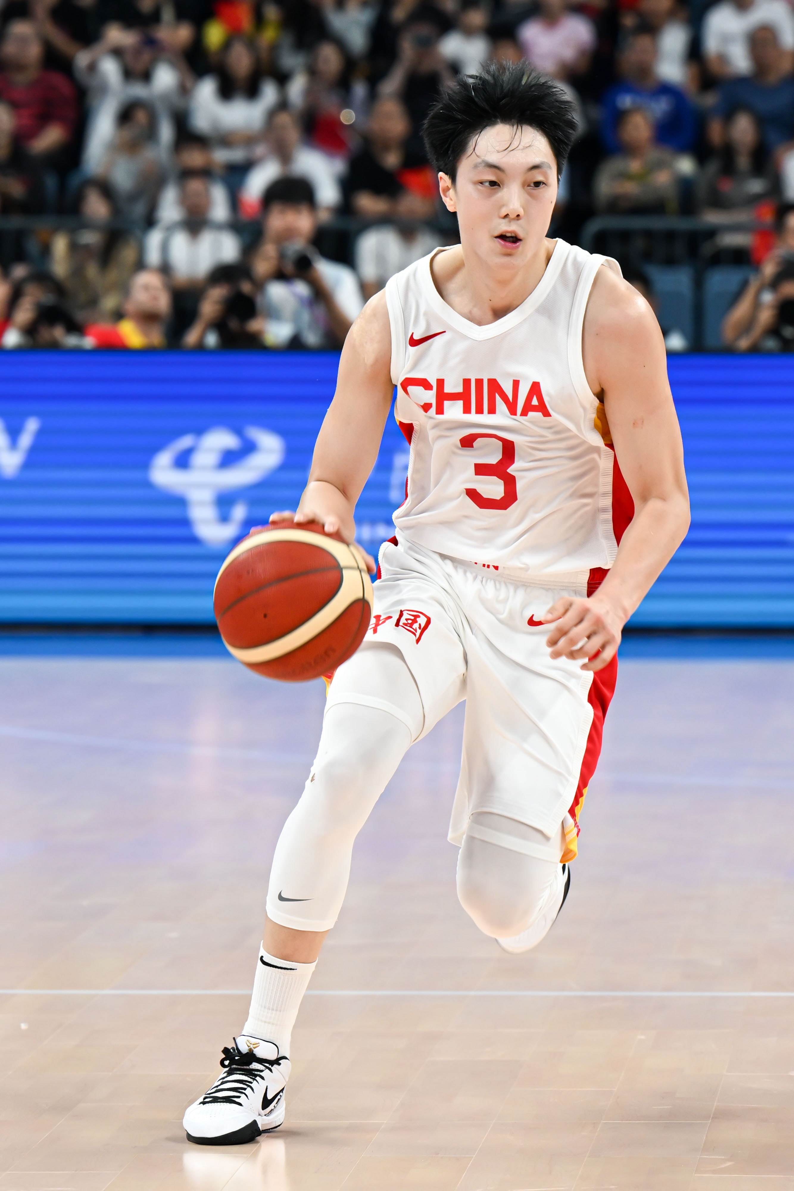 胡明轩状态低迷半场零分 中国男篮急需其火力复苏